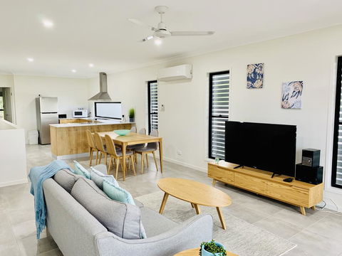 DAYDREAMING Airlie Beach, Water Views & Only 200m To Boardwalk. - Accommodation Adelaide 0