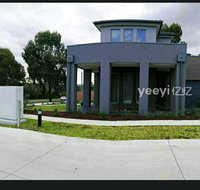 Decent new master room with private bathroom for one or two - Accommodation Adelaide