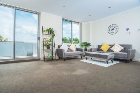 Designed Home Of Ultimate Convenience In Gordon - Accommodation Adelaide 0