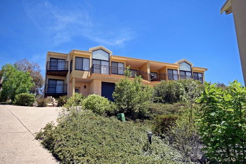 Dromaius 5 - Great Views Of The Snowy Mountains - Accommodation Adelaide 0