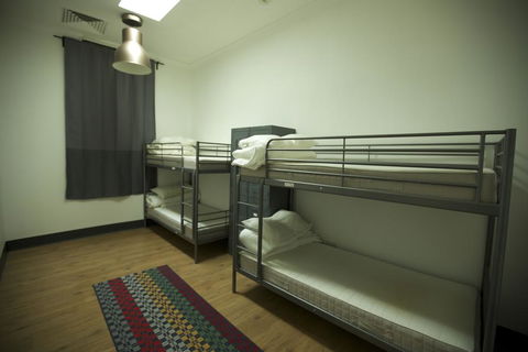 EBS Sydney Hostel - Accommodation Adelaide 0