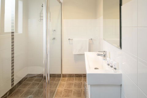Eclipse 5- Spacious Townhouse - Accommodation Adelaide 2