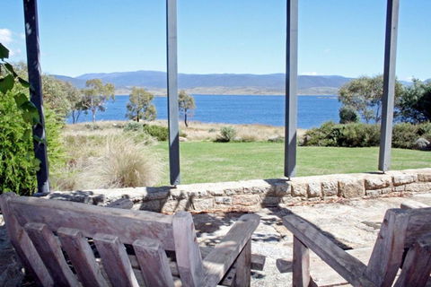 Edzell - Stunning Waterfront Home - Accommodation Adelaide 0