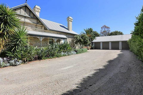Elizabeth House - Accommodation Adelaide 2