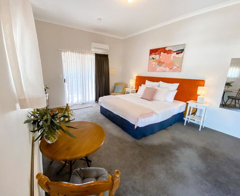 EM Apartment - Accommodation Adelaide 1