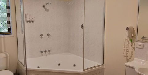 Emerald Motel Apartments - Accommodation Adelaide 2