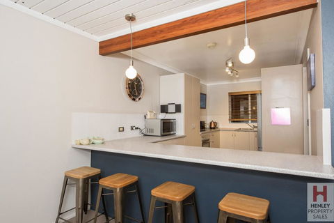 Erulisse-Spacious Townhouse With Magical Lake Views - Accommodation Adelaide 2