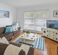 Family Beach House With Parking and Outdoor Dining - Accommodation Adelaide
