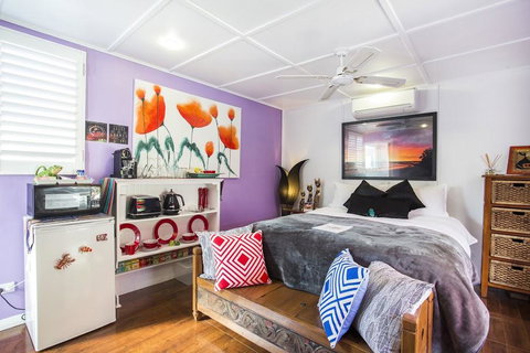 Frog Hollow - Accommodation Adelaide 0
