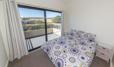 Front 9 Then Dine - 3/61 St Andrews Boulevard - Accommodation Adelaide 1