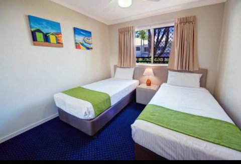 Gold Coast Family Apartment - Accommodation Adelaide 2