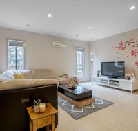 Gorgeous 4BR home in Point Cook - Accommodation Adelaide