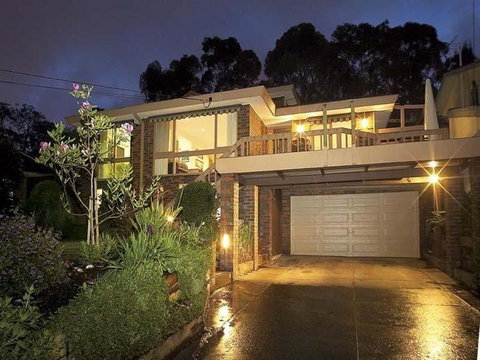 Great Views/Location 5 Bedrooms In Glen Waverley - Accommodation Adelaide 0