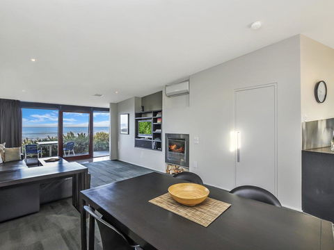 HEARN'S BEACHSIDE VILLA 1 - Accommodation Adelaide 1