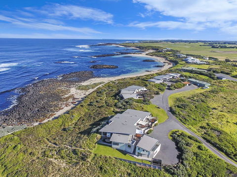 HEARN'S BEACHSIDE VILLA 2 - Accommodation Adelaide 3