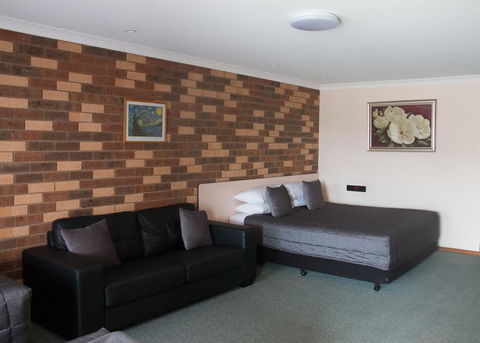 Highway Inn Motel - Accommodation Adelaide 0