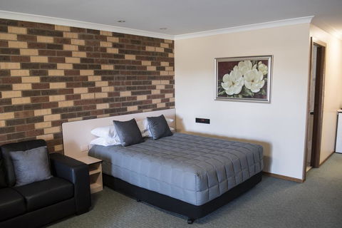 Highway Inn Motel - Accommodation Adelaide 1