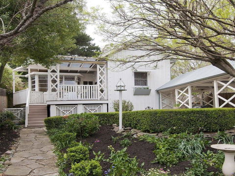 Hollyoak Cottage - Delightful, Ducks And Doileys! - Accommodation Adelaide 0