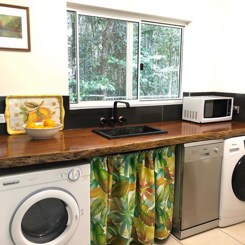 Honeybee House - Accommodation Adelaide 3
