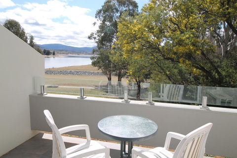 Horizons 115 - Lake Jindabyne Waterfront - Accommodation Adelaide 0