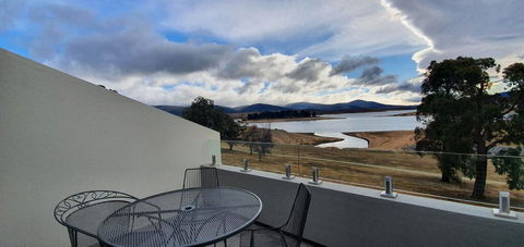 Horizons 201 - Lake Jindabyne Waterfront - Accommodation Adelaide 0