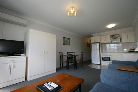 Horizons 417/10 Kosciuszko Road - Accommodation Adelaide 3