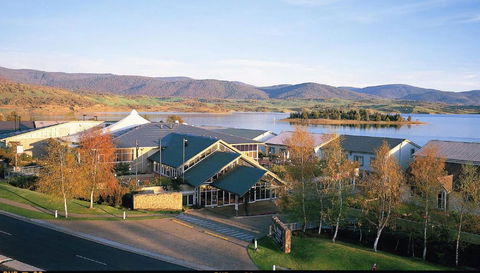 Horizons 418 - Lake Jindabyne Waterfront - Accommodation Adelaide 0
