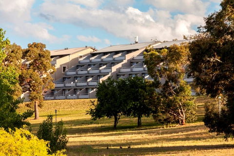 Horizons 418 - Lake Jindabyne Waterfront - Accommodation Adelaide 1
