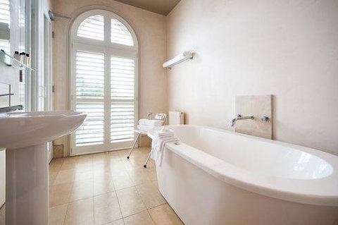 Hotel Frangos - Accommodation Adelaide 3