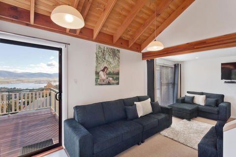 Kestrels Rest 1/116 Gippsland Street - Accommodation Adelaide 0