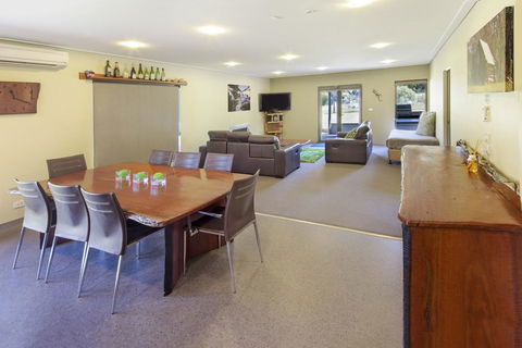 Kickenback Lodge - Accommodation Adelaide 2