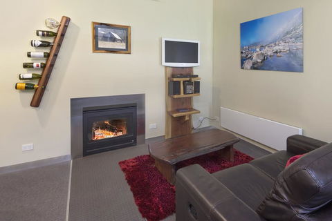 Kickenback Studio - Contemporary Accommodation In The Heart Of Crackenback - Accommodation Adelaide 1