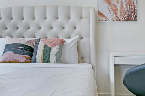 KOZYGURU ZETLAND COSY 3 BEDROOM APT EAST VILLAGE NZE906-1413 - Accommodation Adelaide 1