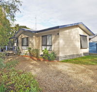 KYEEMA - FREE WIFI  NETFLIX - PET FRIENDLY OUTSIDE ONLY - Accommodation Adelaide