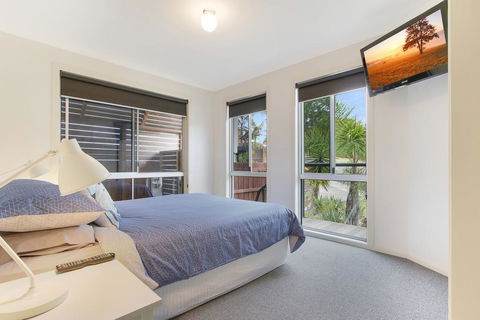 Lake House - Accommodation Adelaide 1