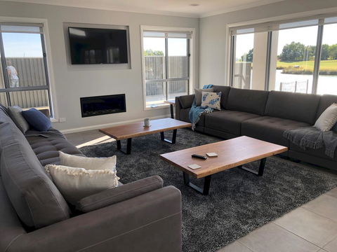 Lake Resort On Black Bull - Accommodation Adelaide 3