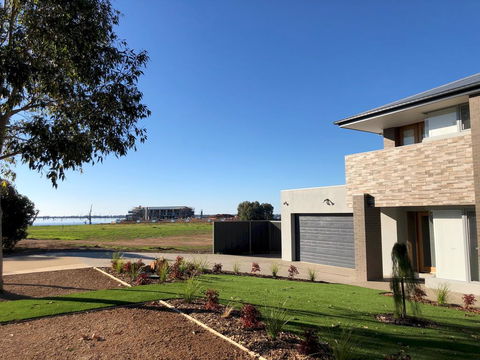 Lake Resort On Black Bull - Accommodation Adelaide 0