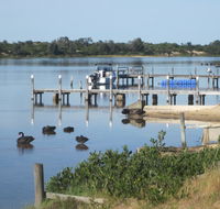 Lakes Waterfront Motel and Cottages with King Beds - Accommodation Adelaide