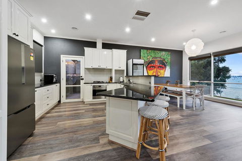 Lakeside Landing - Waterfront - Accommodation Adelaide 3