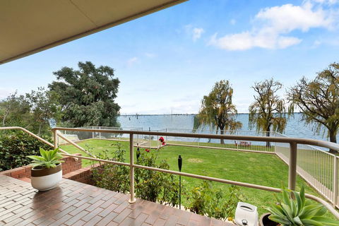 Lakeside Landing - Waterfront - Accommodation Adelaide 2