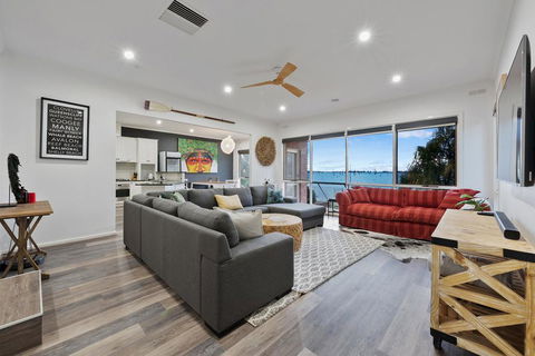 Lakeside Landing - Waterfront - Accommodation Adelaide 0