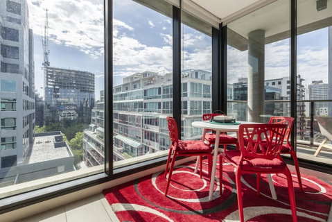 LIGHT, AIRY, SPACIOUS QUEENS ROAD APARTMENT - Accommodation Adelaide 1