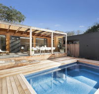 Luxe on Lydgate Family retreat with pool WiFi Foxtel walk to beach - Accommodation Adelaide
