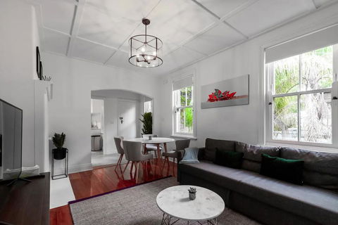 Luxurious Historic Home With Harbour Bridge Views - Accommodation Adelaide 0