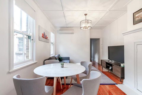 Luxurious Historic Home With Harbour Bridge Views - Accommodation Adelaide 2