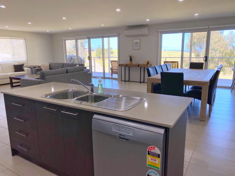 Luxury 3BR Home With KING Bed Metung - Accommodation Adelaide 2
