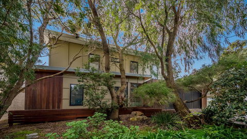 LUXURY BY THE SEA - CLOSE TO THE BEACH - Accommodation Adelaide 0