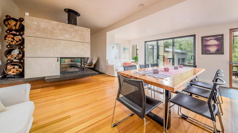 LUXURY BY THE SEA - CLOSE TO THE BEACH - Accommodation Adelaide 2