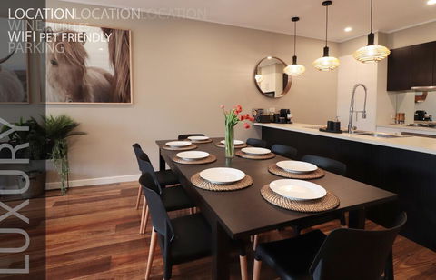 LUXURY Davcorp Executive Rentals - Free Wifi Wine Netflix And Parking In Brompton - Accommodation Adelaide 0