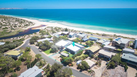 Luxury On Lewis - 6 Lewis Road - Accommodation Adelaide 1